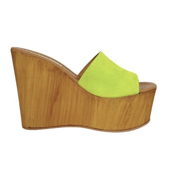 Steve Madden Sandra neon  Green Wedge platforms Size 7 Slip-On Comfort - Picture 1 of 11